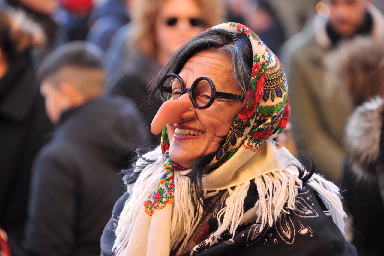 A Marostica arriva la Befana e xe brusa a vecia