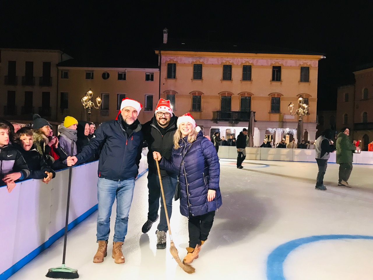 La squadra Municipium on Ice col sindaco Mozzo e gli assessori Bianchin e Colosso