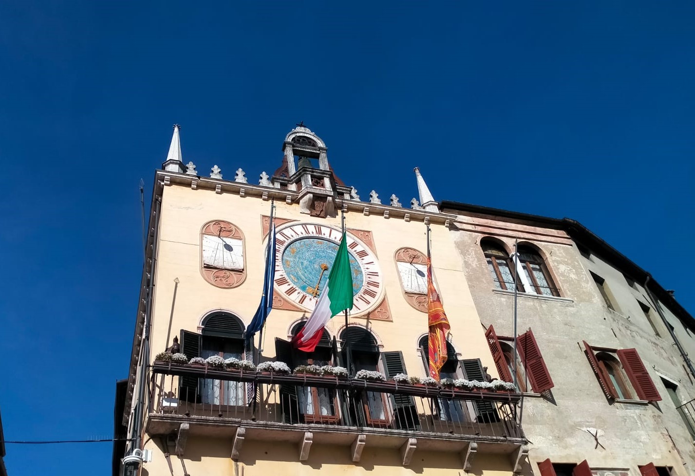 Ma il cielo è sempre più blu