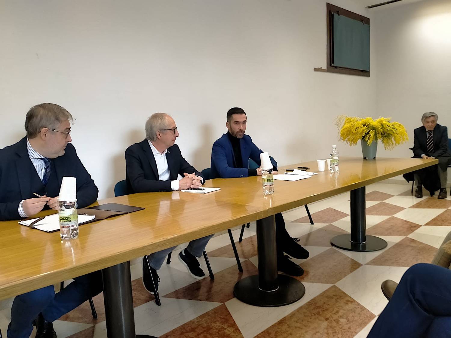 Sandonà, Scotton e Viero in conferenza stampa. Sullo sfondo il ‘regista’ D’Agrò