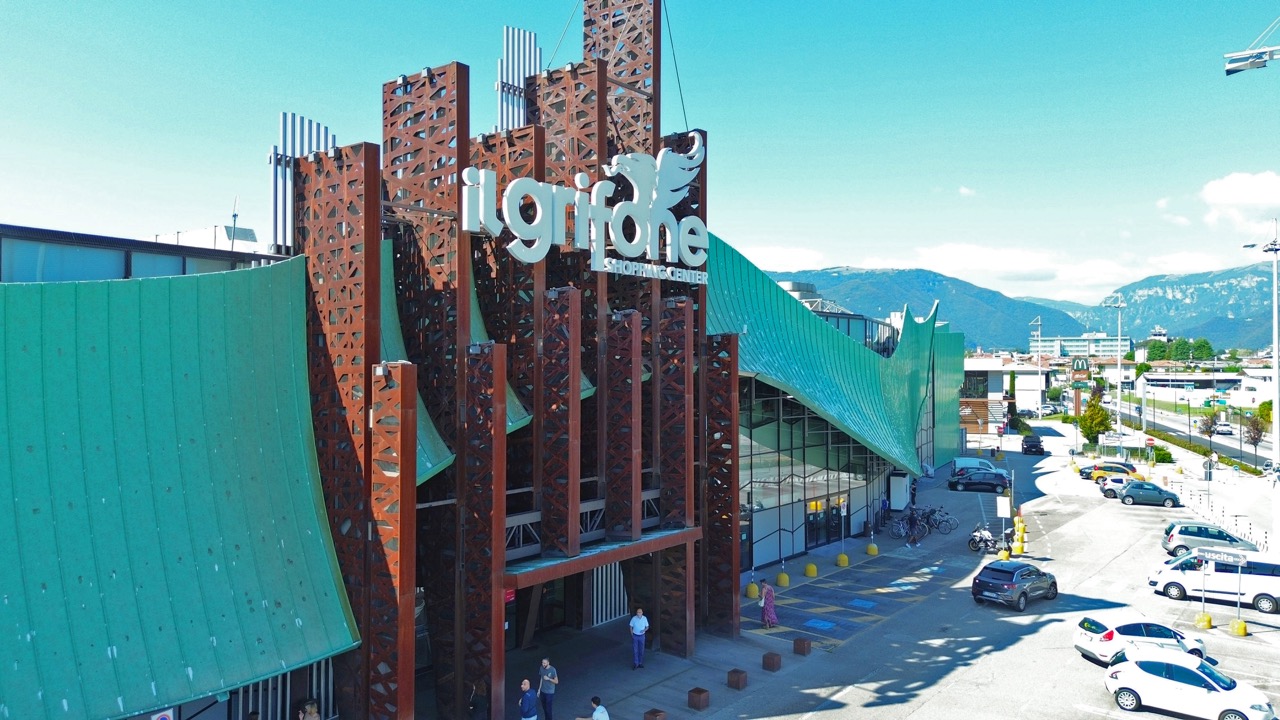 Il Grifone Shopping Center in via Capitelvecchio a Bassano del Grappa