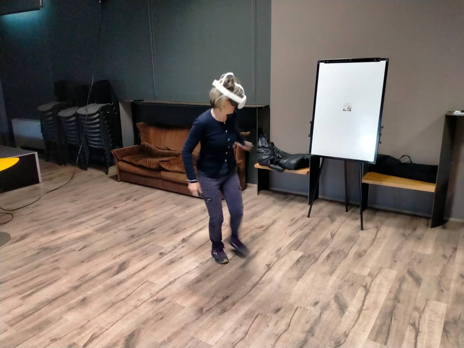 L’assessore comunale Marta Orlando Favaro con il visore in modalità ‘Dancing’