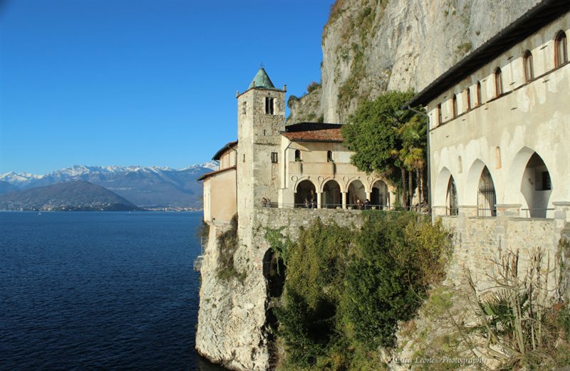Eremo di Santa Caterina del Sasso (foto di Luca Leone da santacaterinadelsasso.com/multimedia/galleria fotografica)