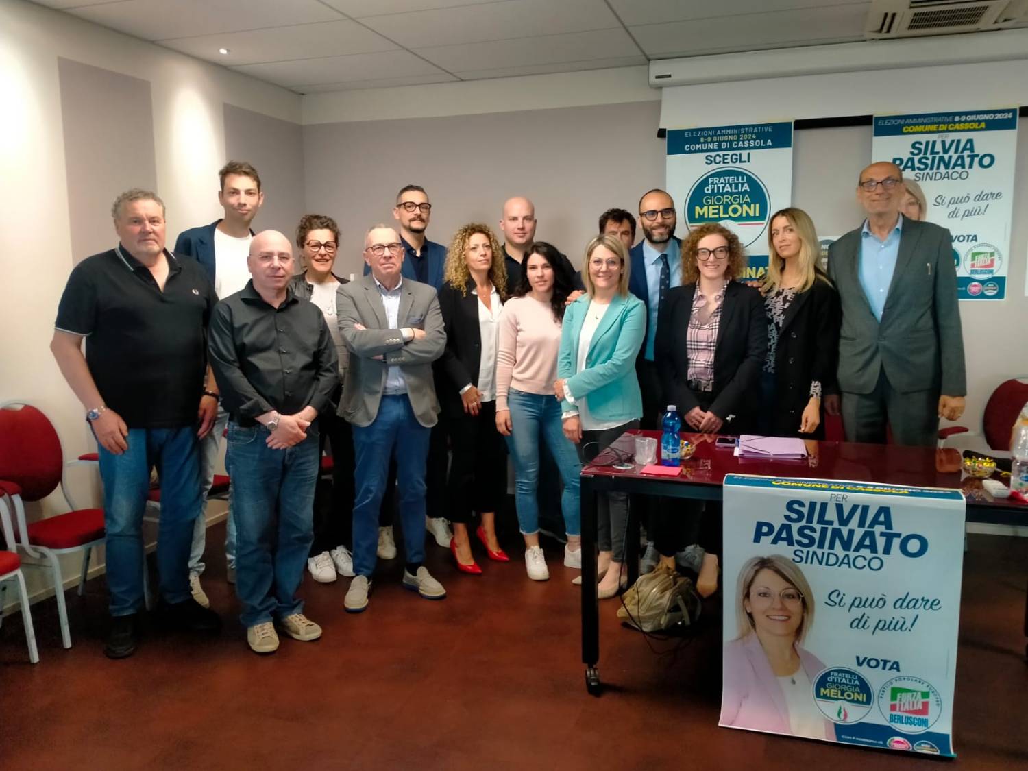 Gruppo con alcuni candidati di Fratelli d'Italia