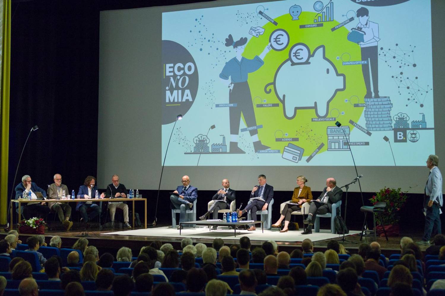 I cinque candidati sindaci di Bassano al confronto elettorale in Sala Da Ponte organizzato da Bassanonet. Foto Mirco Vettore