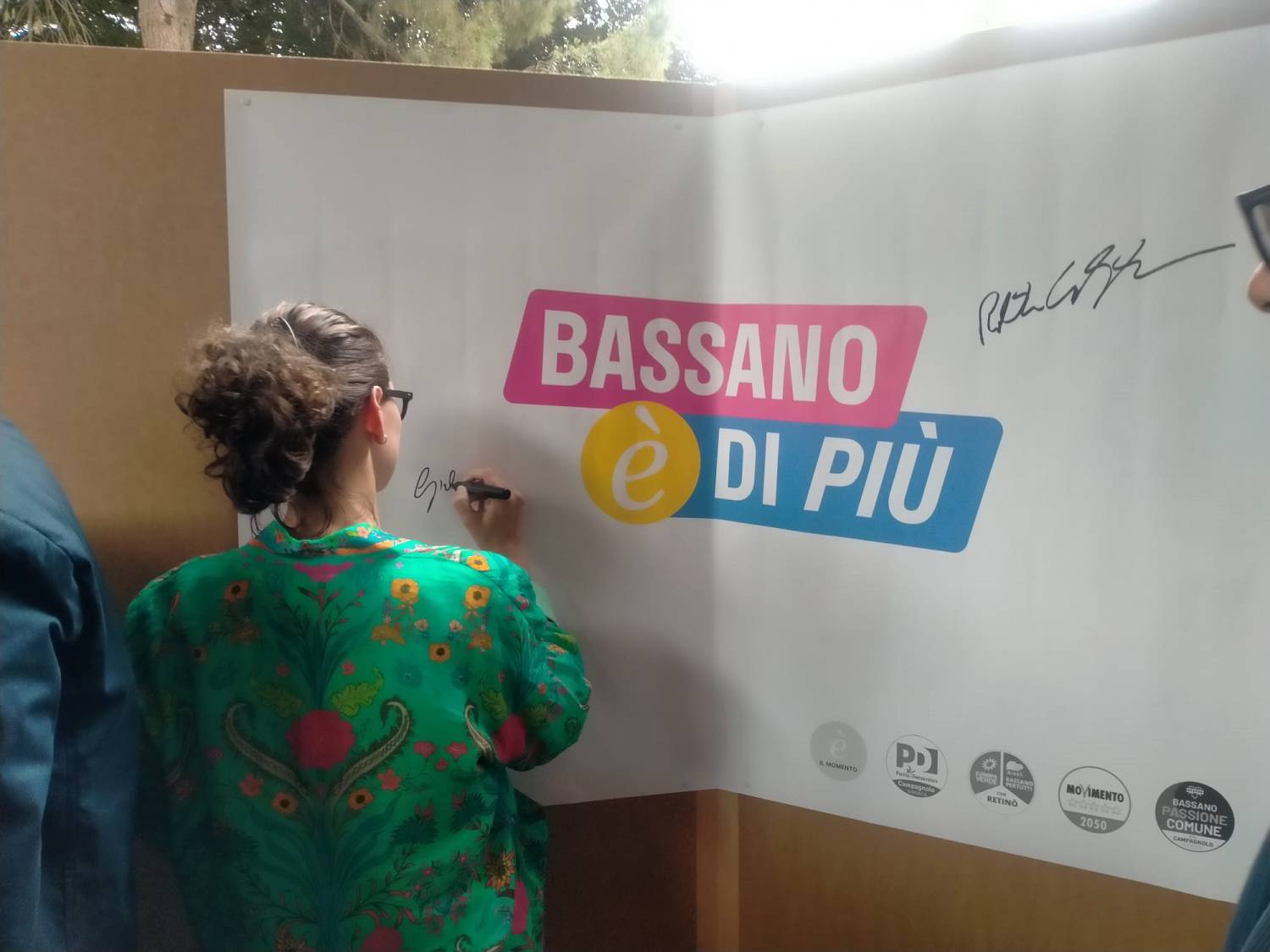 Tutti insieme apparentemente