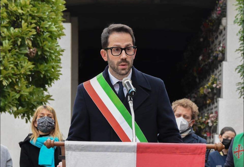 Esimio colLega
