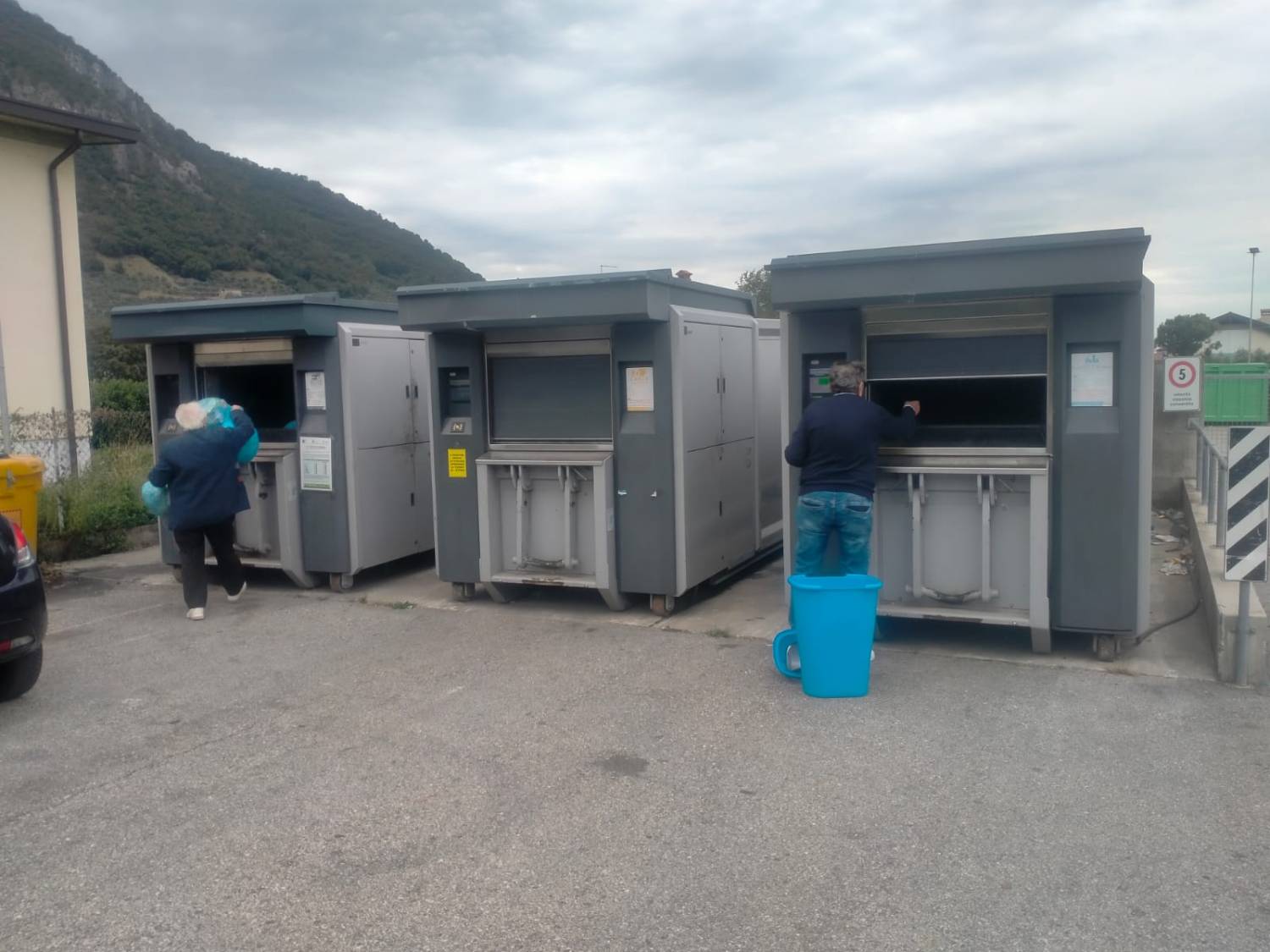 Bassanonet.it - I tre compattatori per i rifiuti di via Calentiga