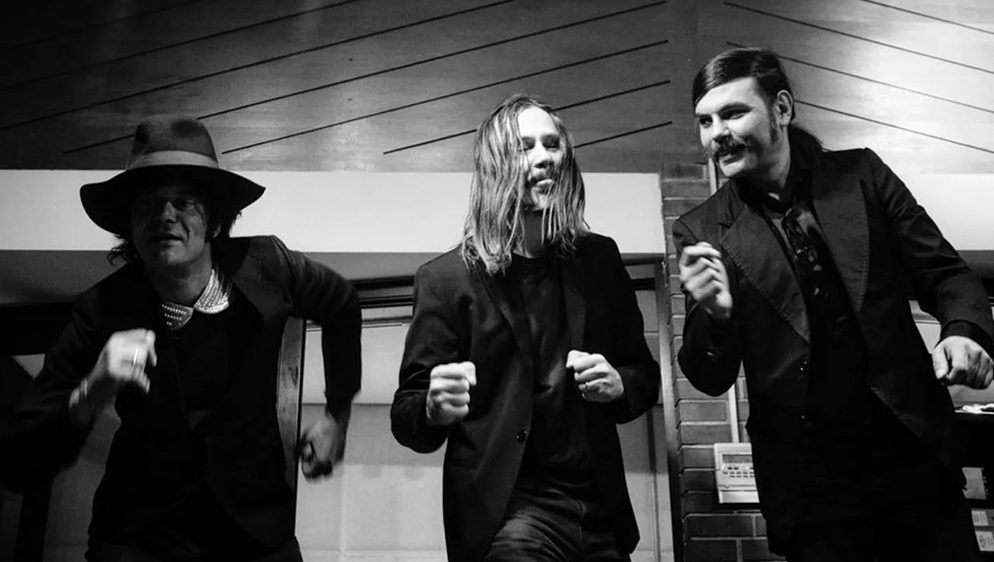 Al Revolution, Third e The Winstons