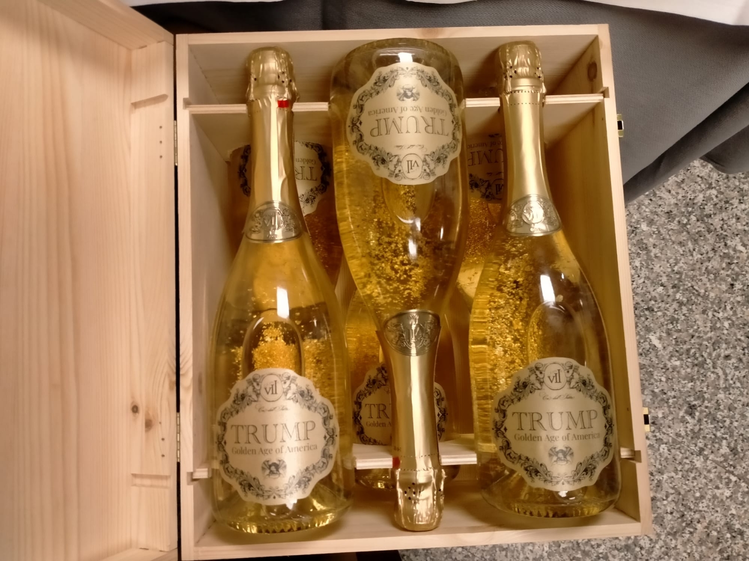 Lo spumante millesimato 'TRUMP Golden Age of America' con oro alimentare 23k