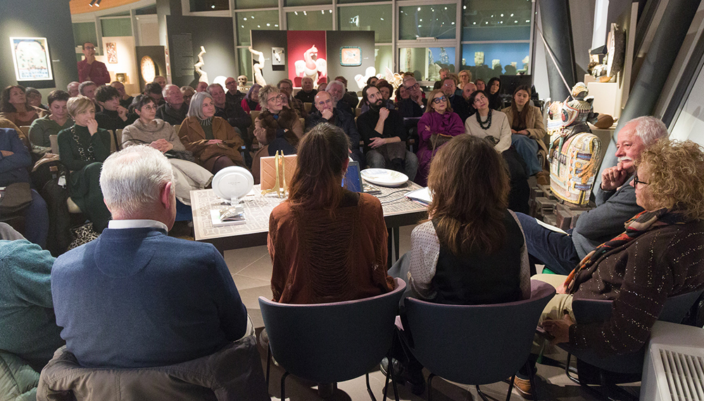 pubblico che ha seguito l'incontro al Teatrino Costenaro (foto Mirco Vettore)