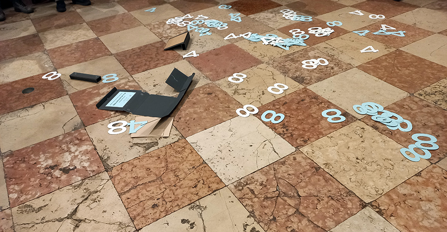 tracce della performance di Enrico Minato dedicata ad AlePop