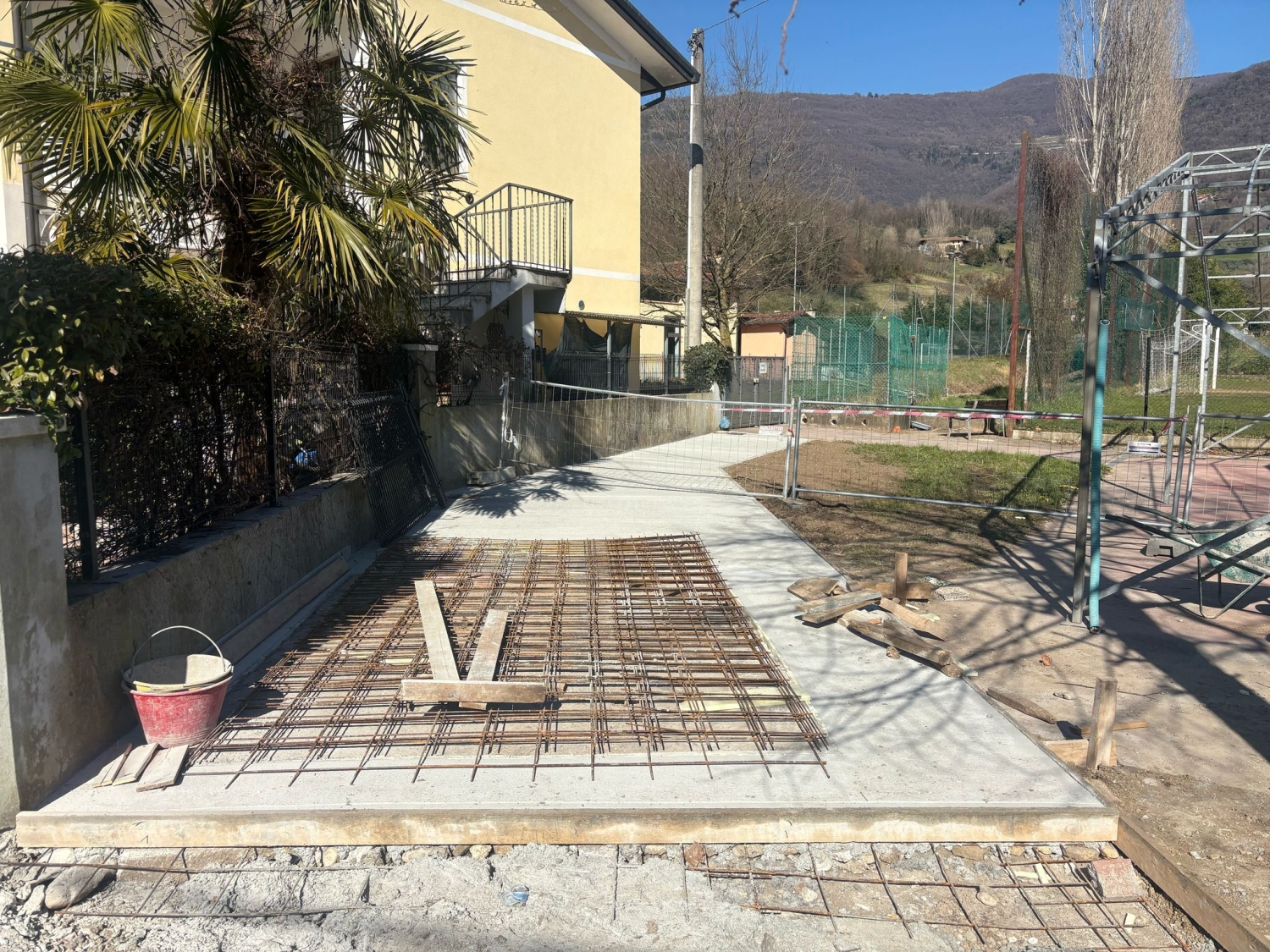 La nuova fermata del trasporto pubblico locale in corso di realizzazione a Valle San Floriano