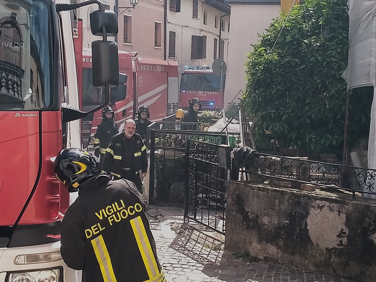 Tetto in fiamme, paura a Solagna