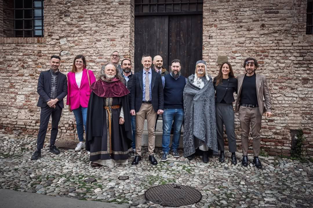 Bassanonet.it - Foto di gruppo alla conferenza stampa di presentazione (da Facebook / Bassano Anno Domini)