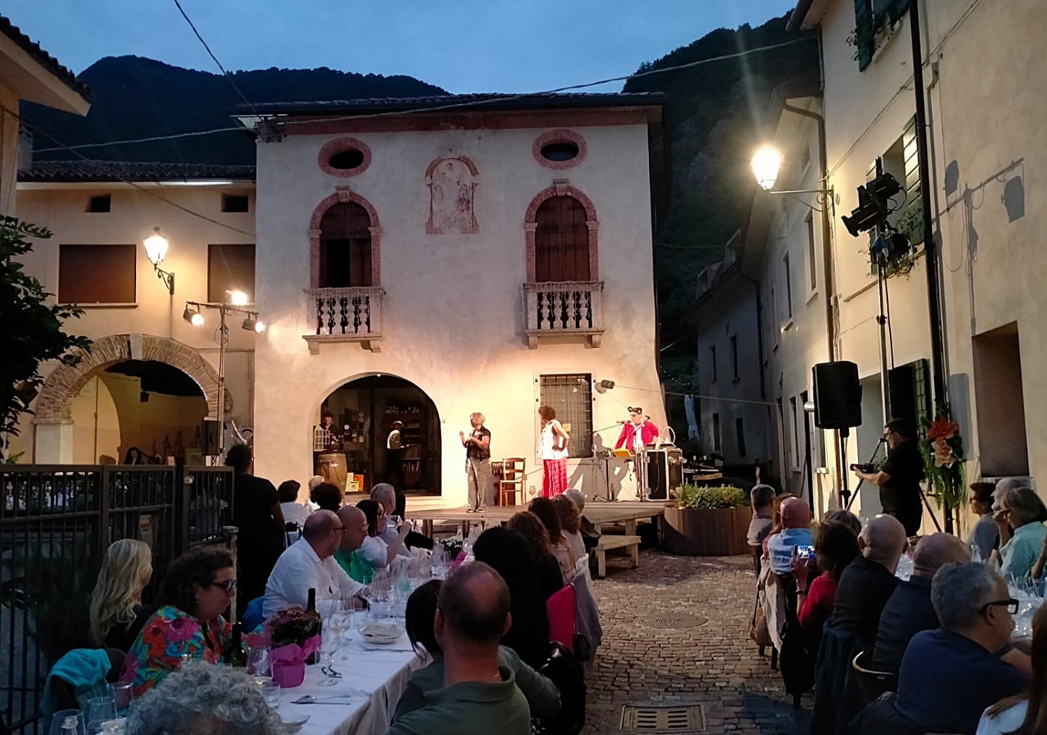 Applausi a cena aperta