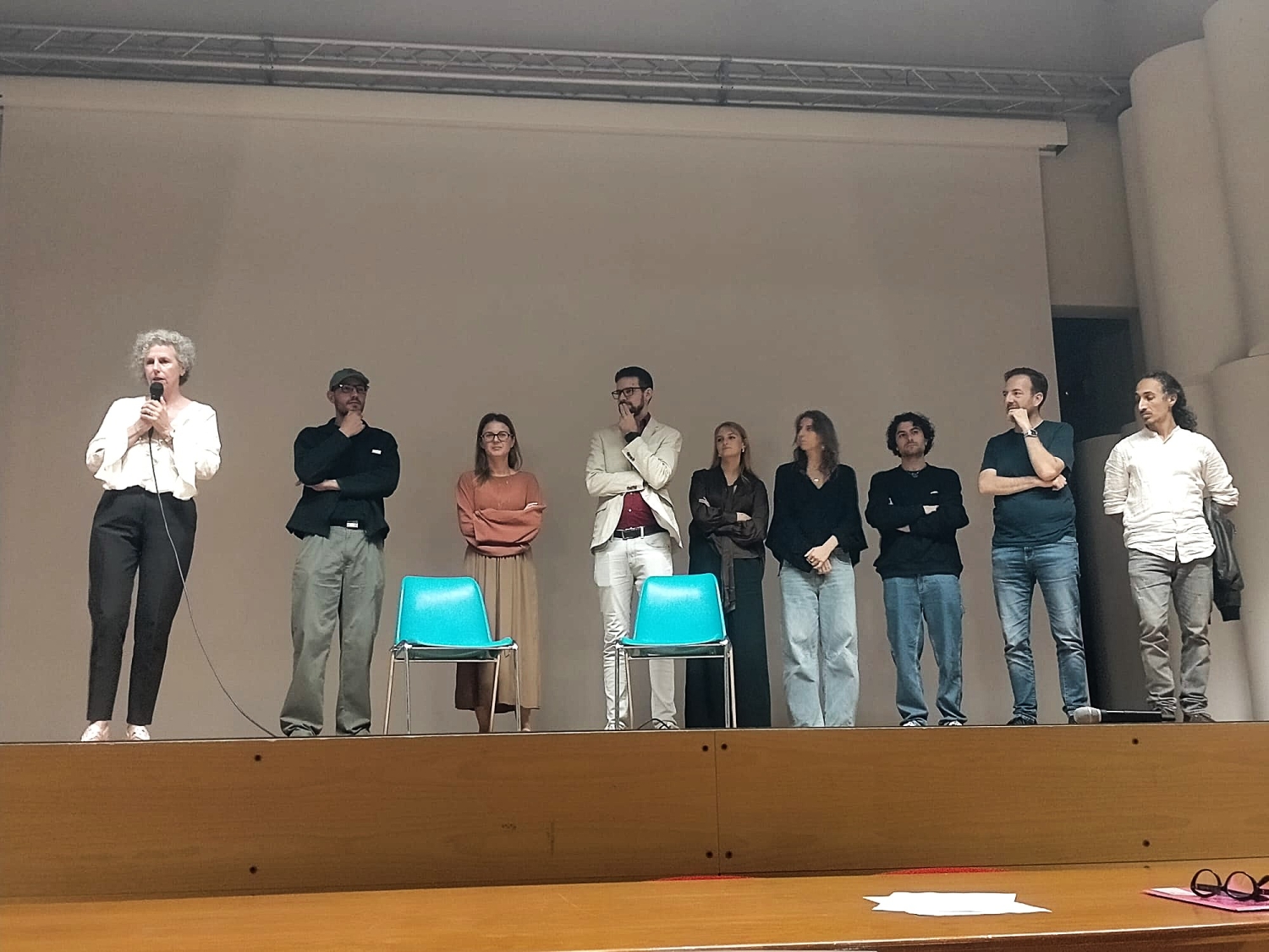 I membri dimissionari del Comitato Biblioteca di Marostica, sul palco. Foto Alessandro Tich