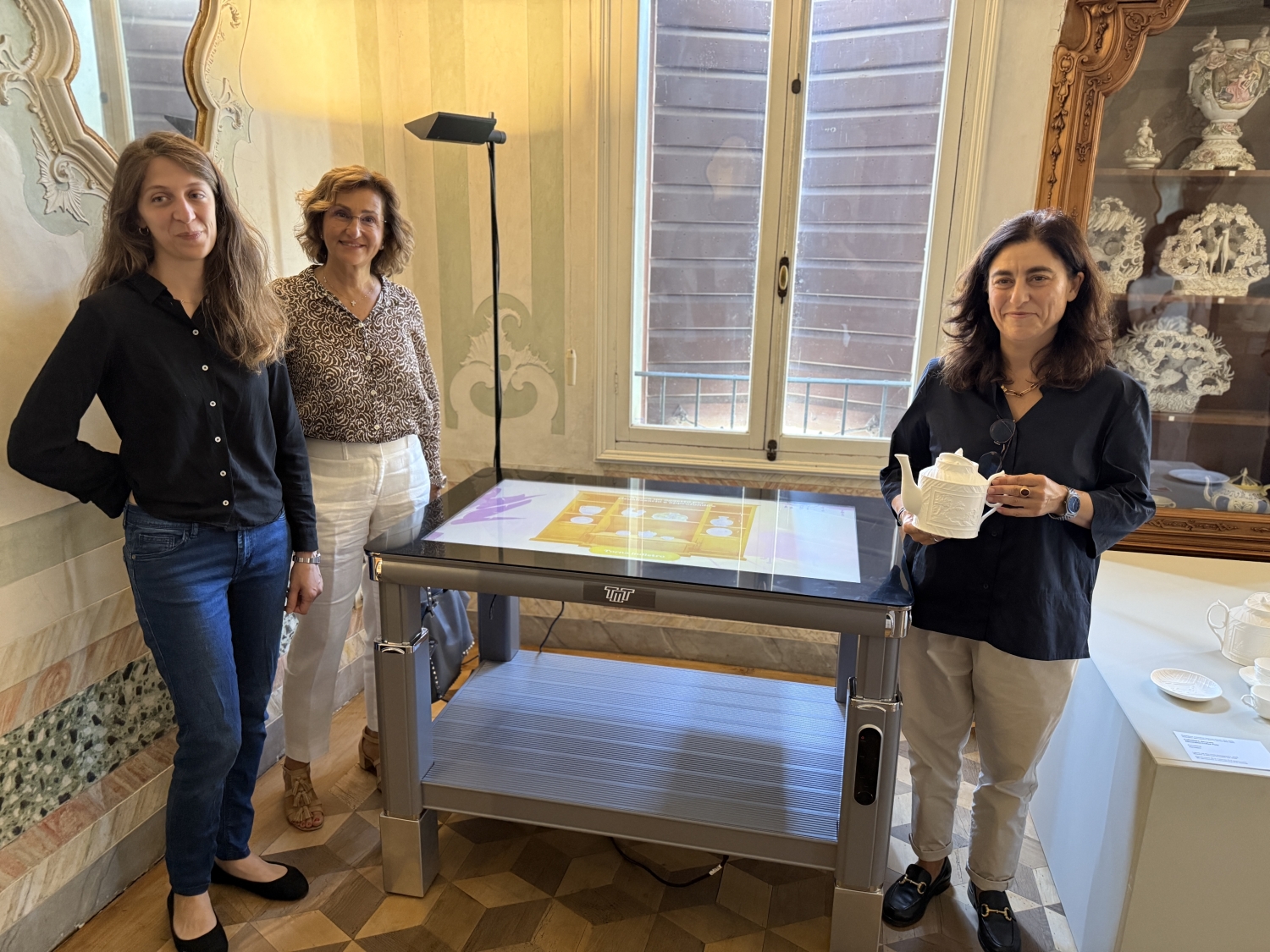 La ricercatrice Mara Pistellato, la consigliera comunale Chiara Tessarollo e la direttrice Barbara Guidi