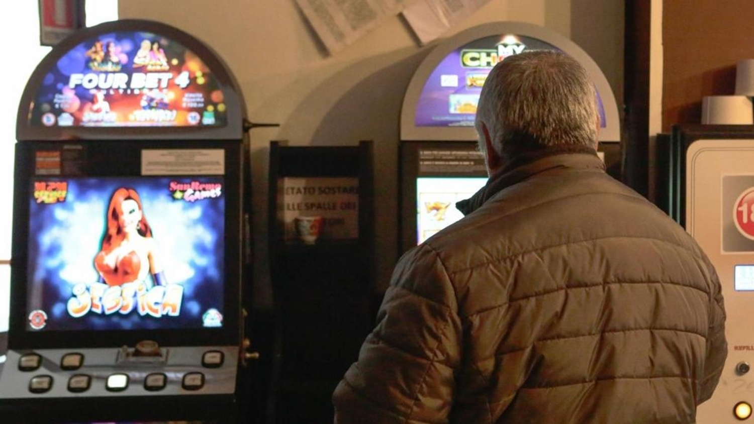 Dopo tre multe scatta il sequestro delle slot. Il Sindaco: «Dati allarmanti, dobbiamo proteggere le famiglie».