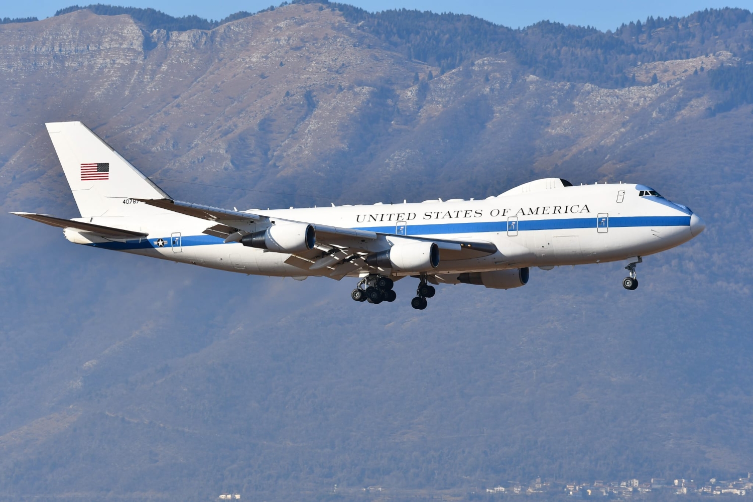 L'ombra dell' "aereo dell'apocalisse" su Bassano: la rotta conferma il passaggio
