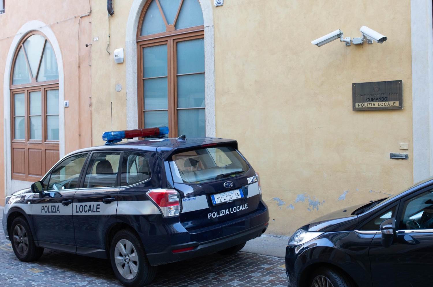 «Narrazioni da romanzo e visibilità personale»: esplode il caso Polizia Locale