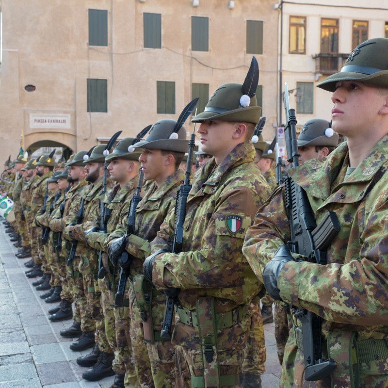 Gli Alpini arrivano in città