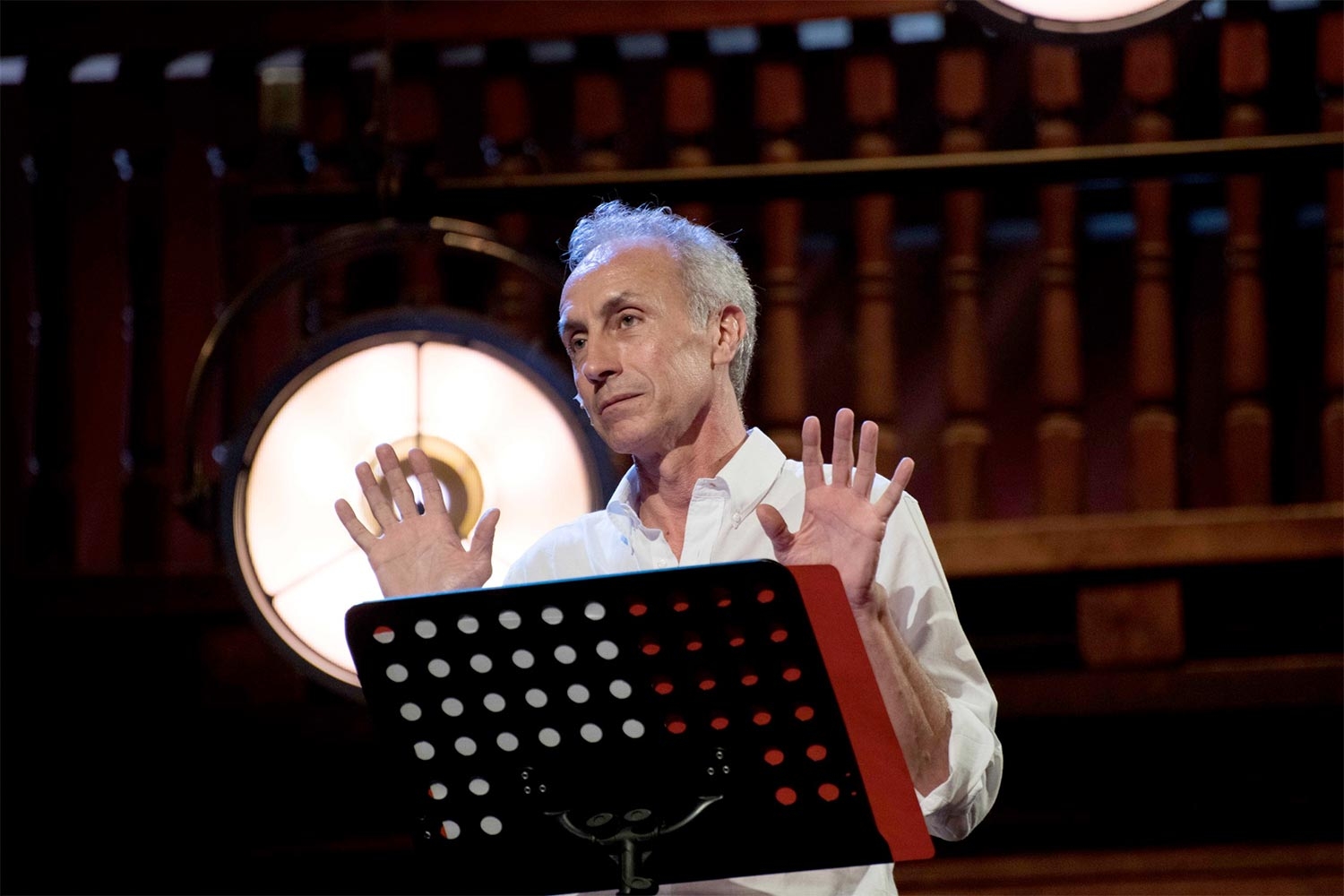 Marco Travaglio, tra i più noti e incisivi commentatori del panorama politico e mediatico italiano.