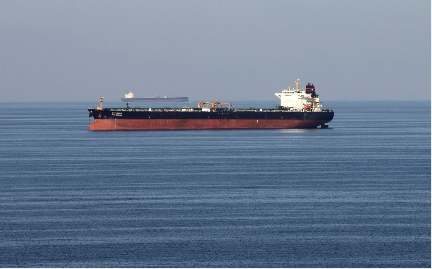 Hormuz, traffico marittimo quasi azzerato