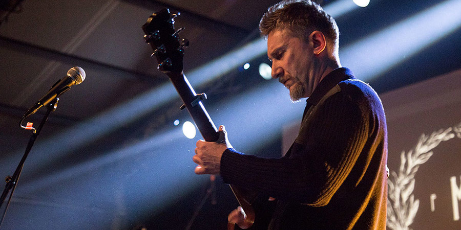 L’indie rock d’autore fa tappa al Revolution