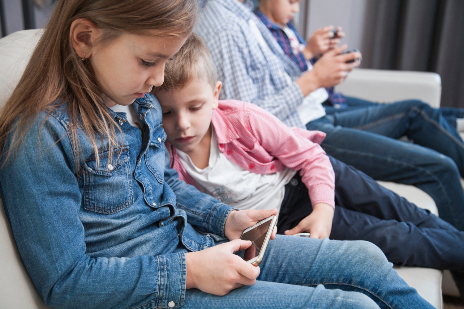 Il mestiere del genitore nell'era dei social: istruzioni per non impazzire