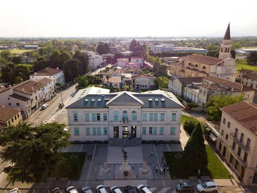 Rossano Veneto, cade la Giunta Zonta: dimissioni in blocco e arrivo del Commissario