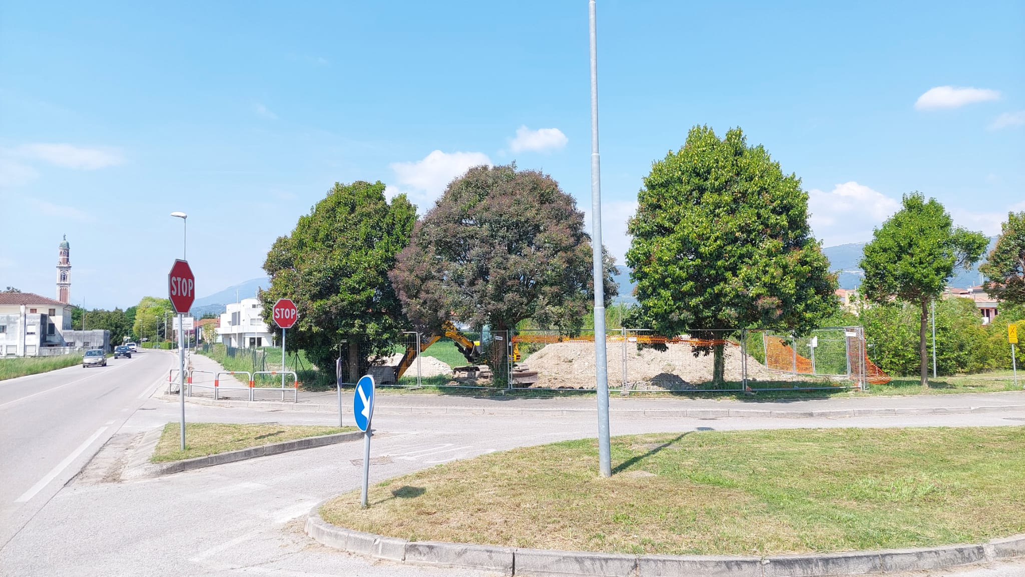 L'accesso alla lottizzazione sistemata a sud dello stadio.