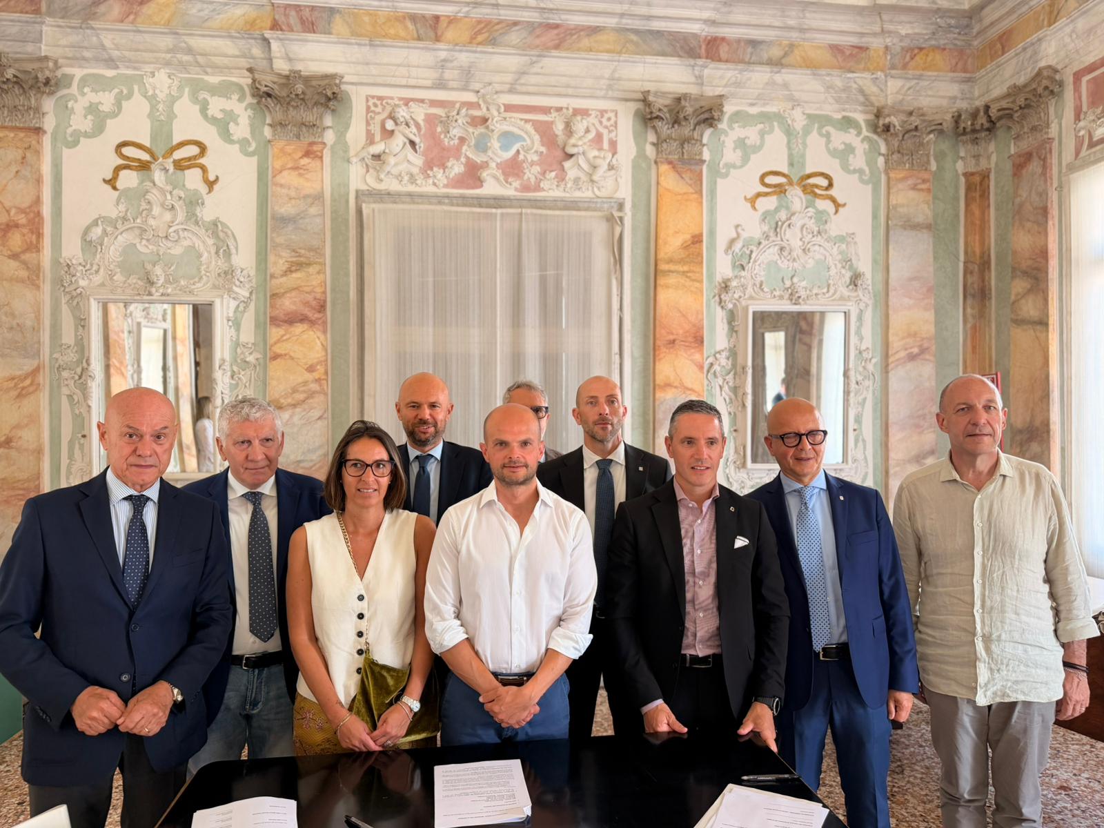 Fondi pubblici e banche alleati contro i negozi vuoti