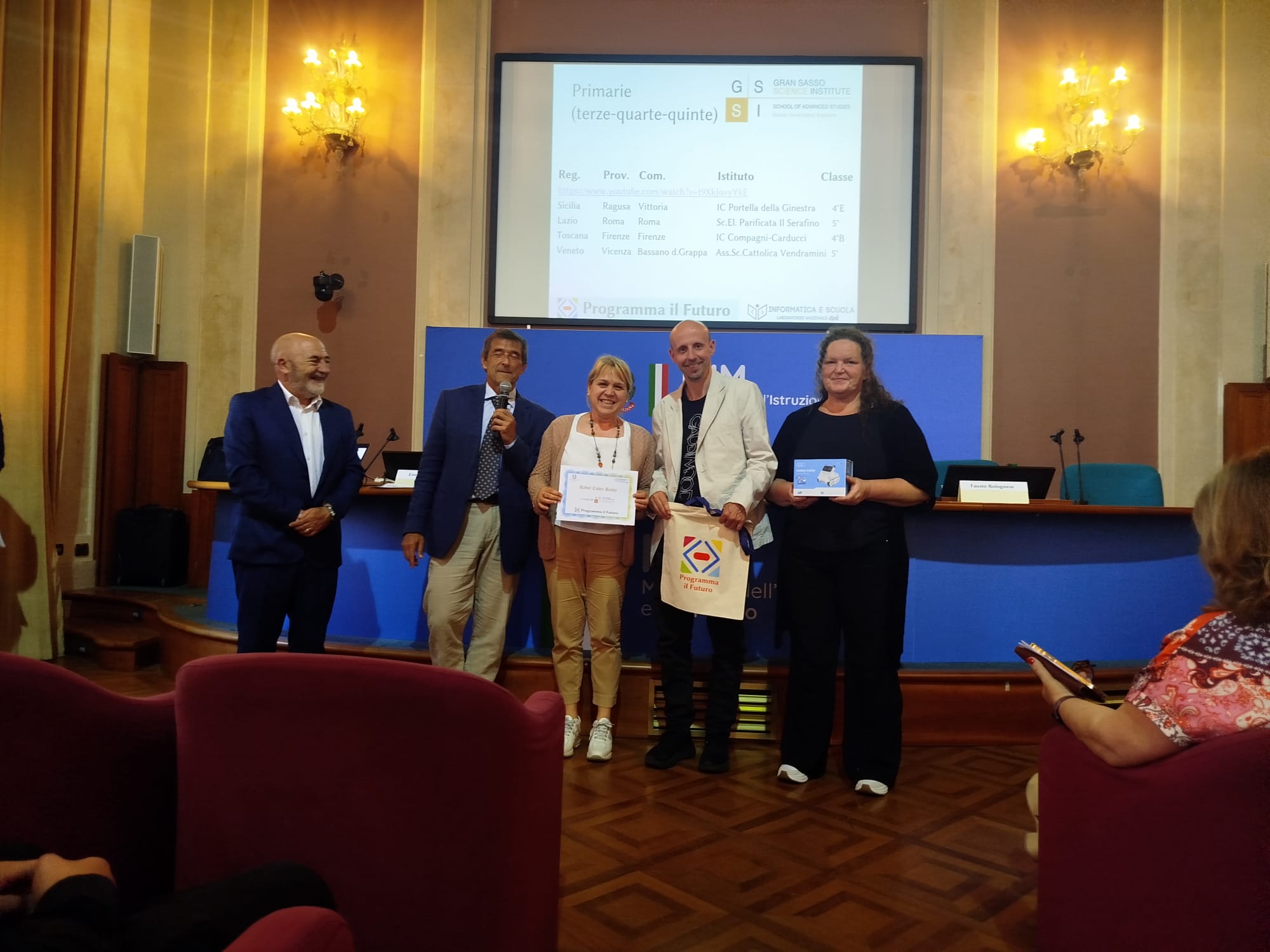Coding e cooperazione, la scuola Vendramini sul podio d'Italia