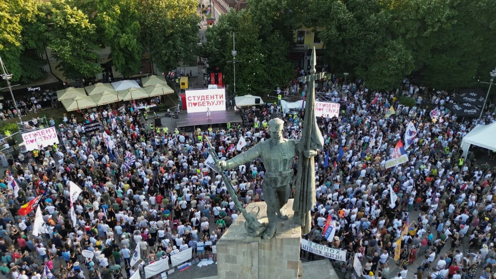 La Serbia a un bivio: proteste, possibili dimissioni e nuove elezioni