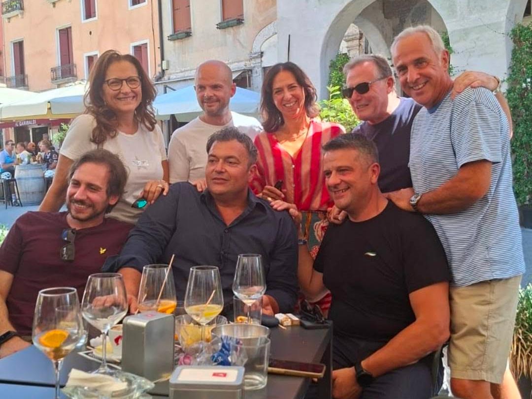 Quattro amici al bar. Ma con vista sulla Provincia