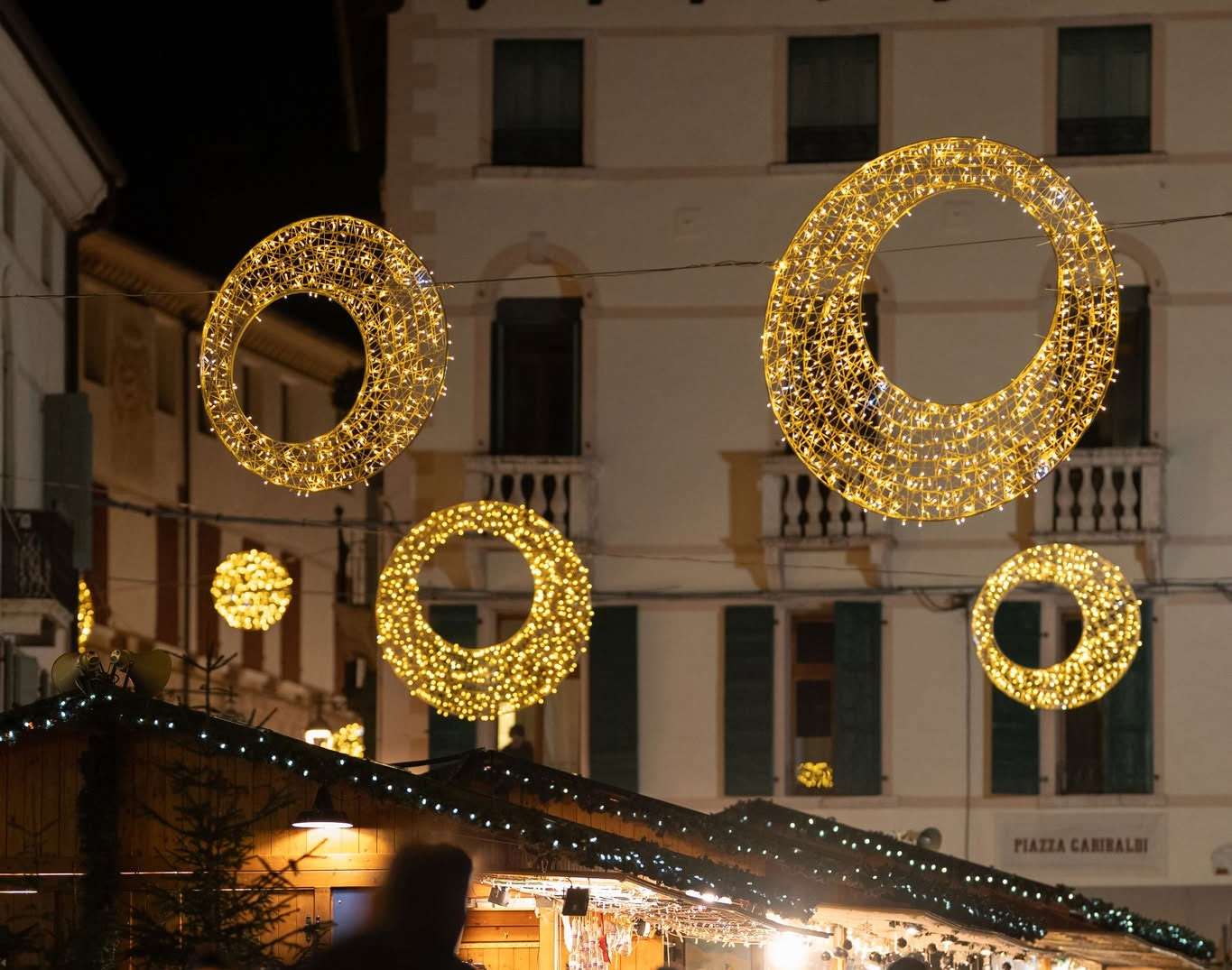 Luminarie e bilancio a Bassano: commercianti e cittadini verso una quota volontaria