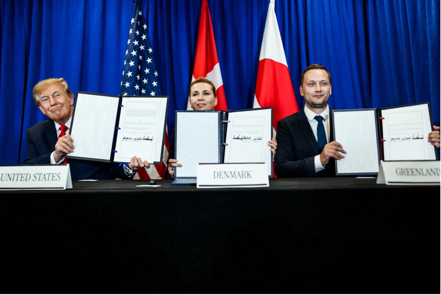 Il presidente Donald Trump, il primo ministro danese Mette Frederiksen e il primo ministro groenlandese Jens-Frederik Nielsen | Foto ufficiale della Casa Bianca