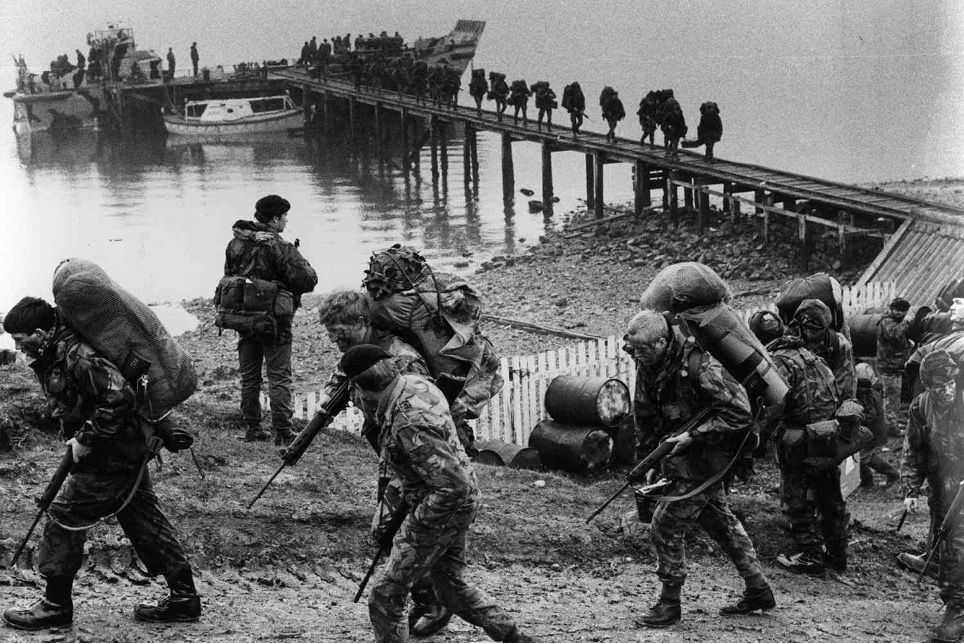 Guerra delle Falkland: un conflitto nell'Atlantico meridionale (1982) - Credit: Fox Photos/Getty Images