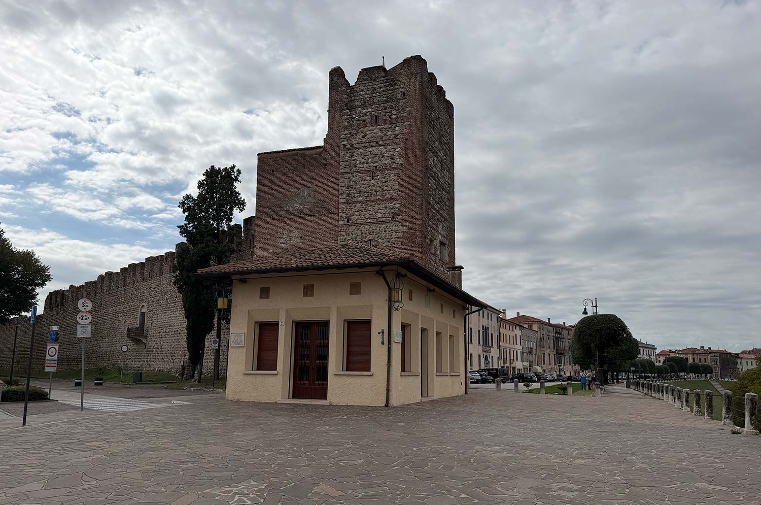 Caffè Italia, la riapertura resta in attesa: la gara c’è, ma il locale resta chiuso