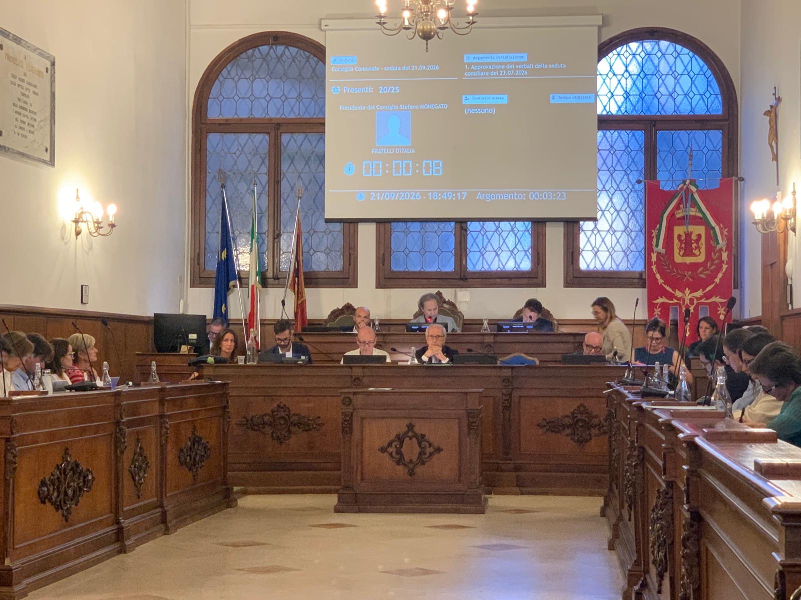 Bassano, in Consiglio la richiesta di censura all’assessore alla Sicurezza: sul tavolo anche Mazzini e il caso Ramelli