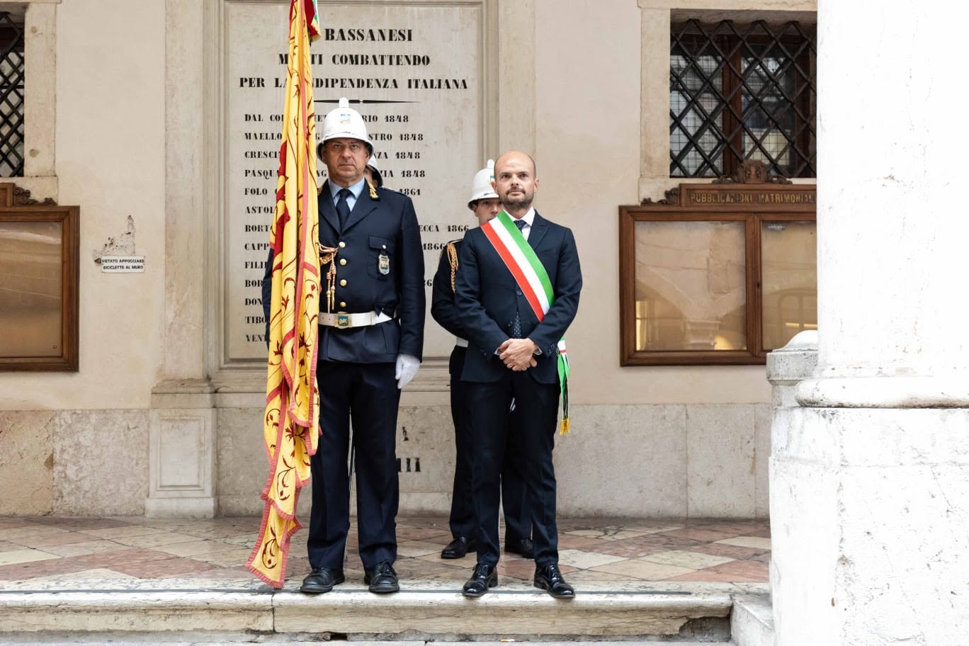Il caso "Aura Battle" spacca il centrodestra: giunta a rischio instabilità.