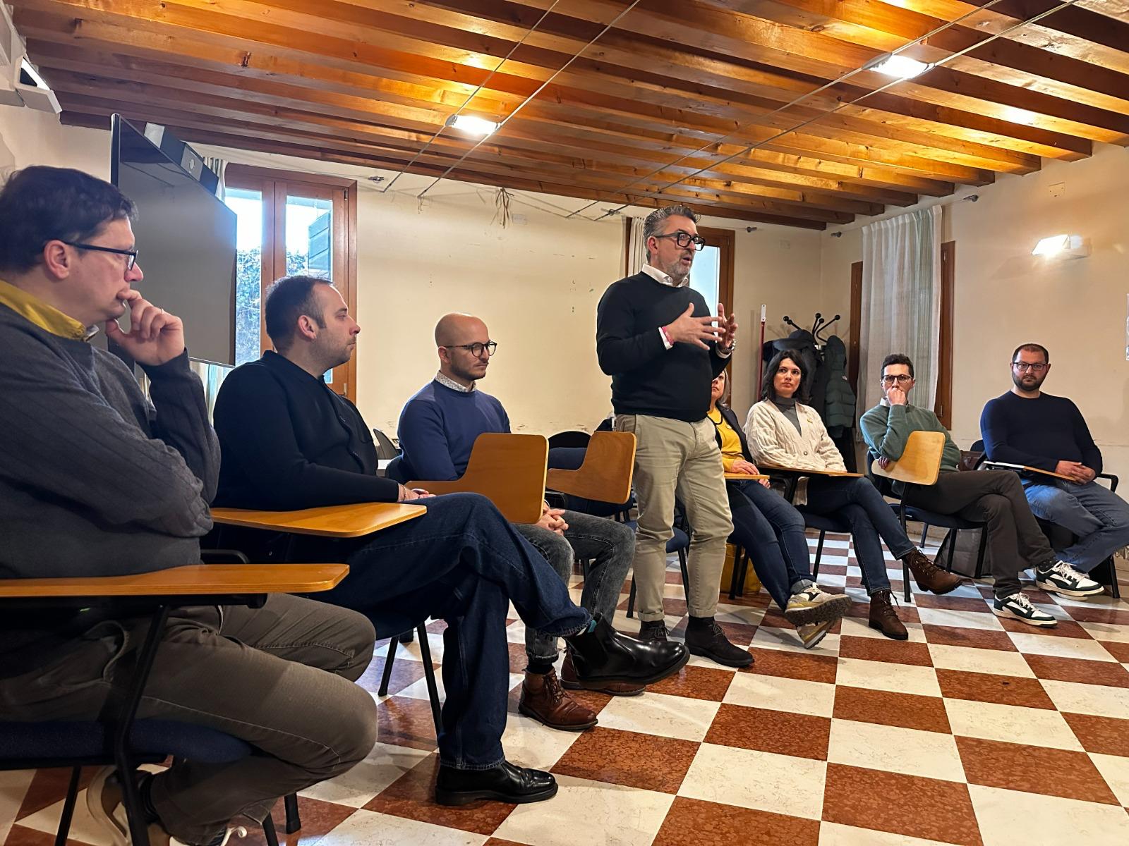 Caos bus, la civica "è il Momento" contro la giunta: «Basta alibi, la responsabilità è del Tpl»