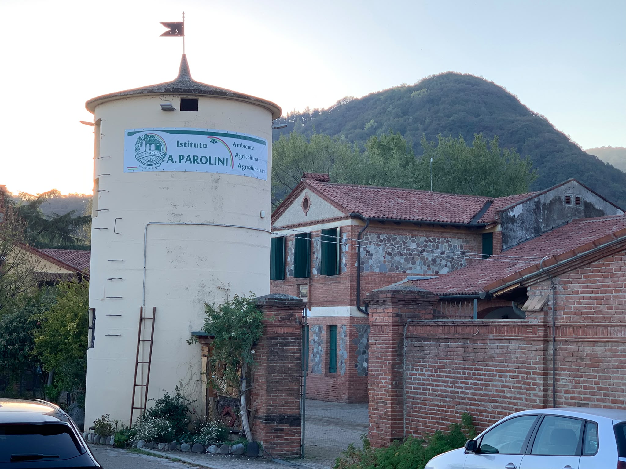 Spray al peperoncino in classe: tre studenti in ospedale all'Agrario Parolini di Bassano